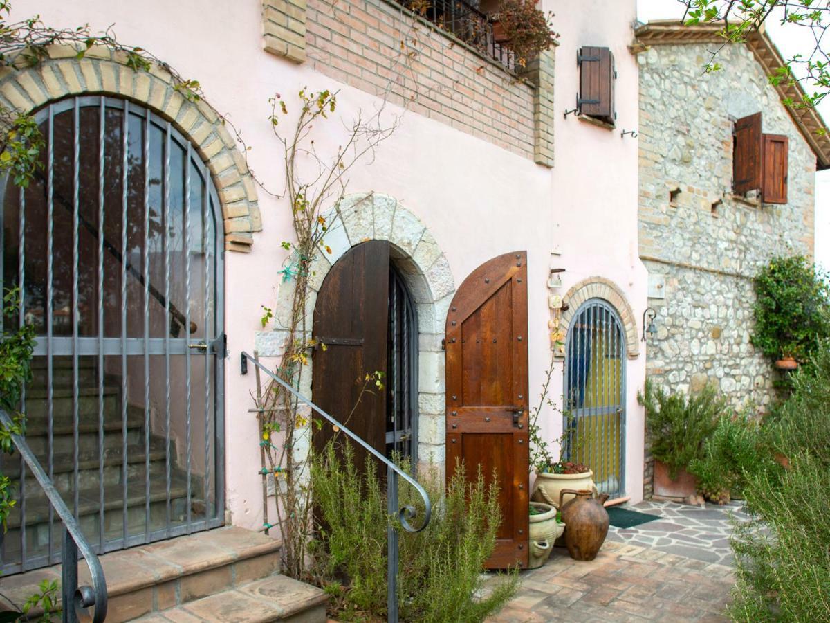 Al Guado Di Assisi B&B Бастия Умбра Екстериор снимка